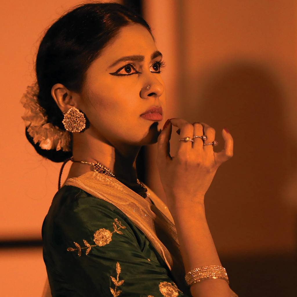 love & spice 2. Woman in traditional Indian dress
